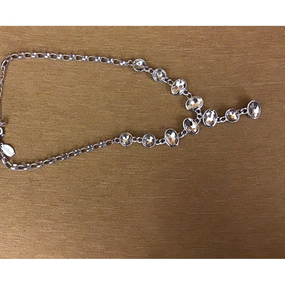 NWOT Beautiful White House Black Market Silver and faux Diamond Necklace